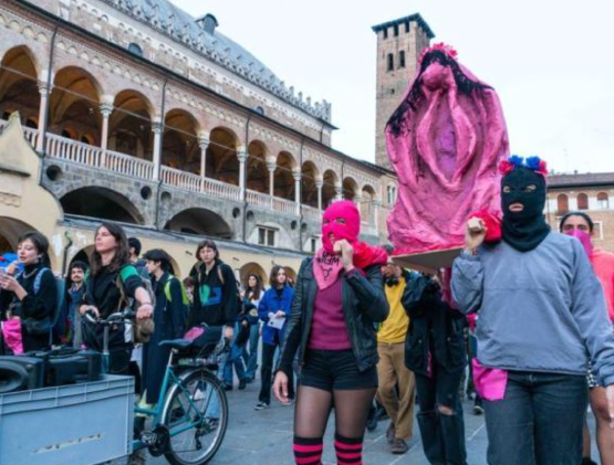 FLASH - Ennesima processione blasfema delle femministe. Indaga procura di Padova 1