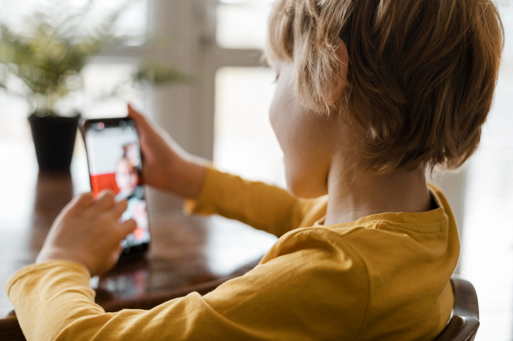 Tutela dei bambini contro l’uso e l’abuso di smartphone. La Sicilia in prima linea 1