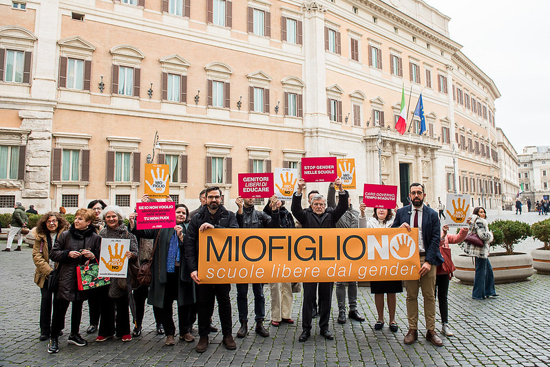 Pro Vita & Famiglia lancia la Campagna "Mio Figlio No" per legge su Libertà Educativa delle famiglie: l'83% degli italiani è per il consenso informato preventivo 1