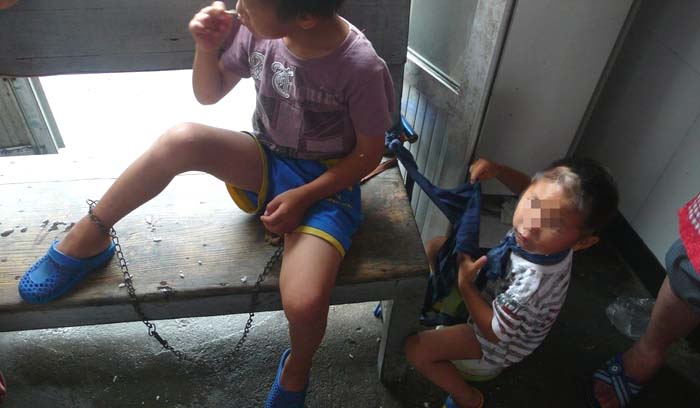 Cina: bambini in catene colpevoli di essere disabili 1