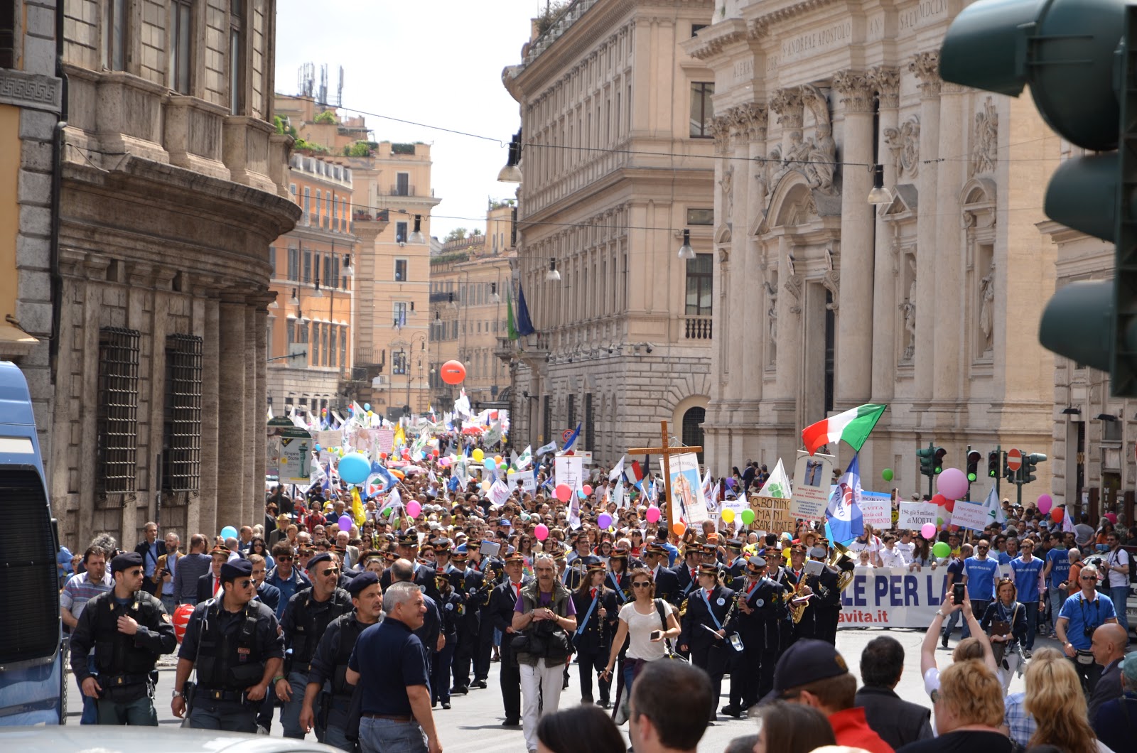 Marcia per la vita. Dal Papa il riconoscimento più alto. Protestano le femministe. Ma siamo realtà. Ed è solo l’inizio 1