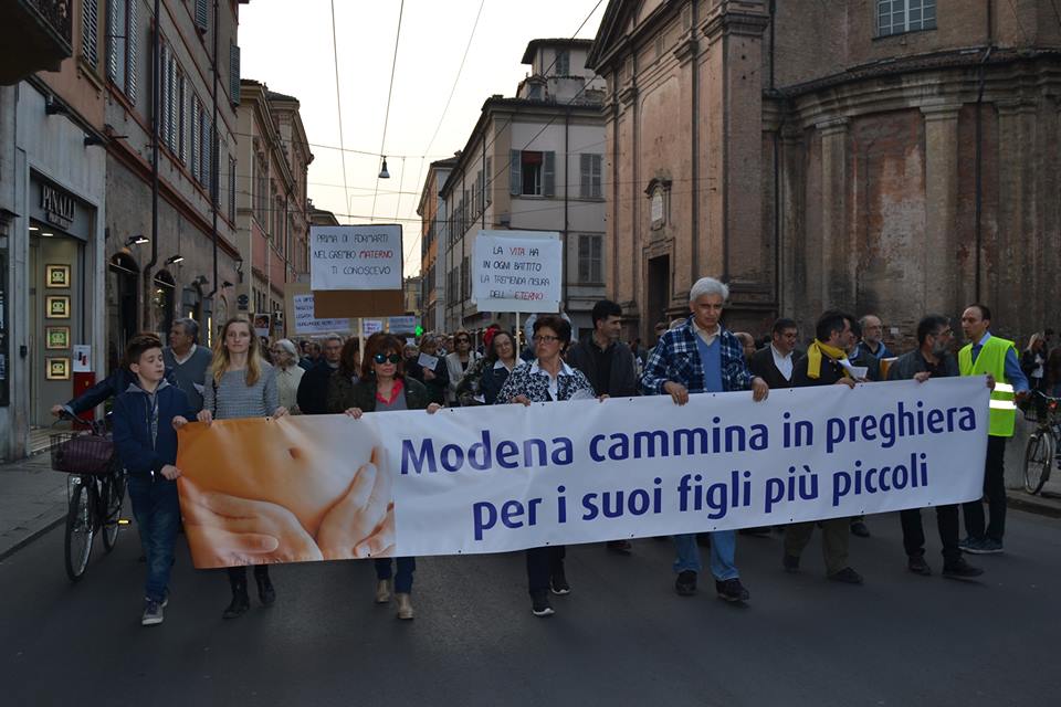 Modena_fiaccolata_vita_aborto