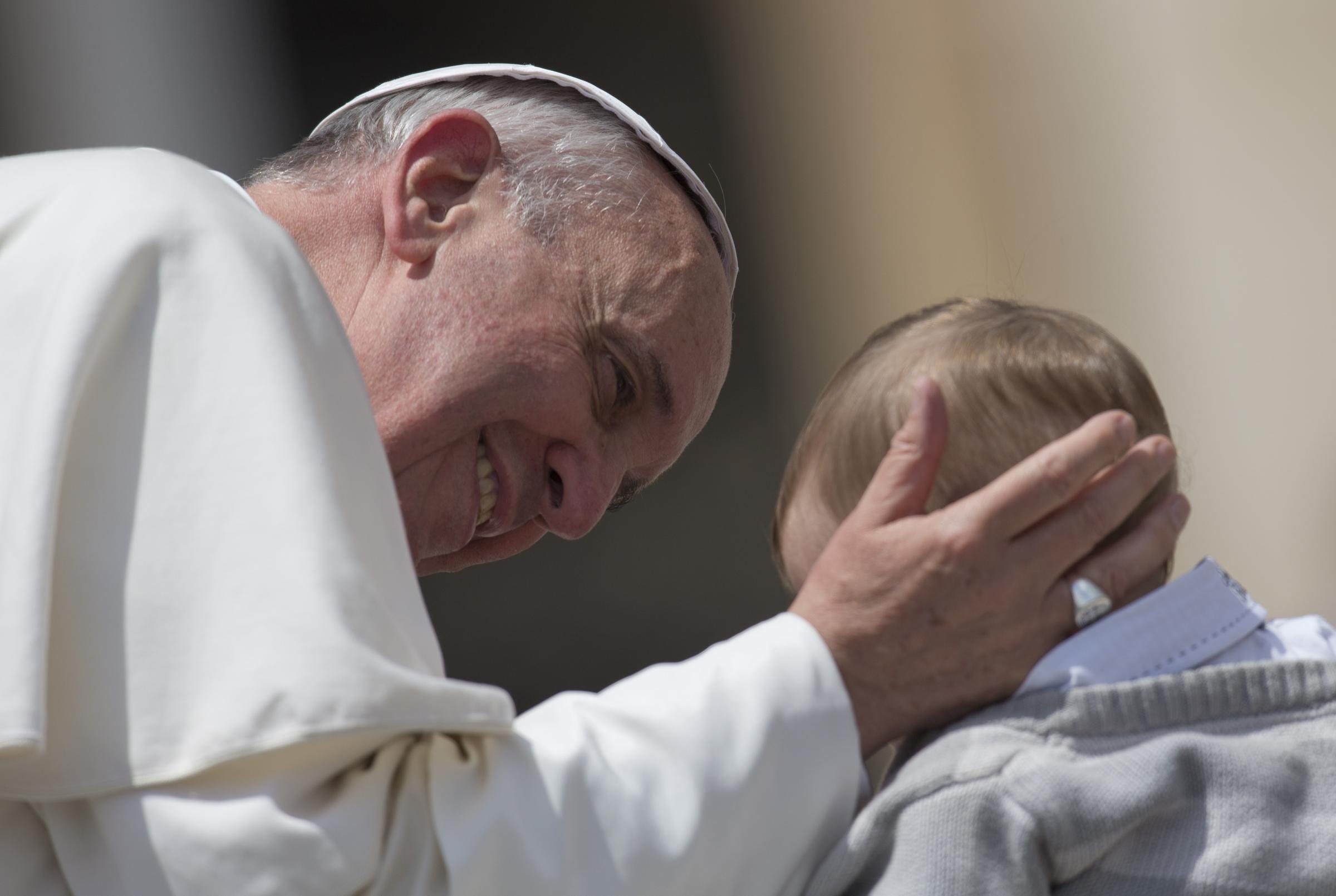 Papa Francesco: battezzate i neonati di madri single 1