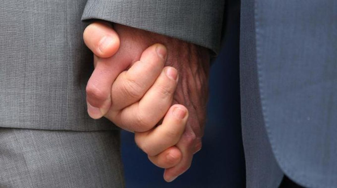 Sindaci francesi rifiutano di celebrare “matrimoni” omosessuali 1